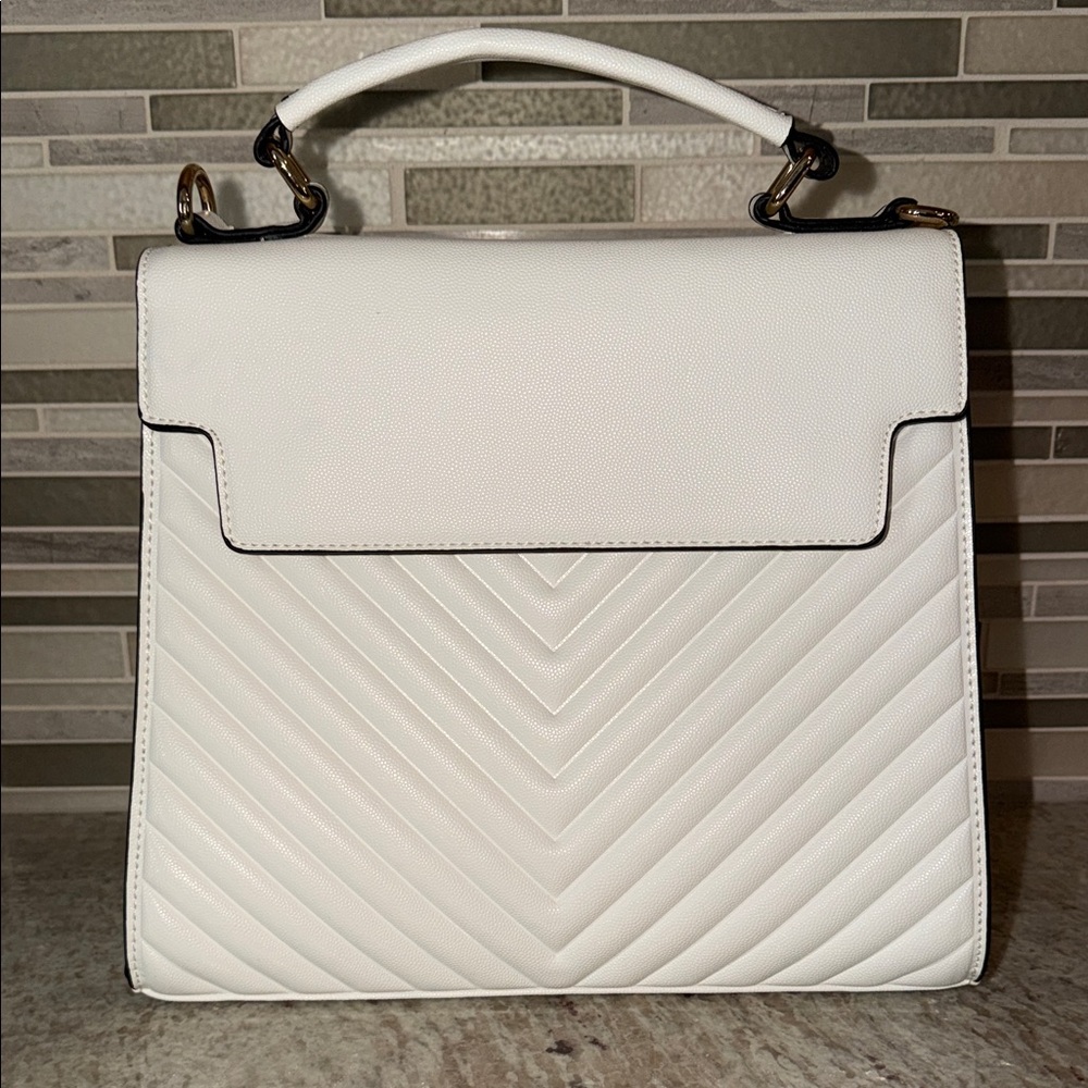 Elegant White Quilted Handbag